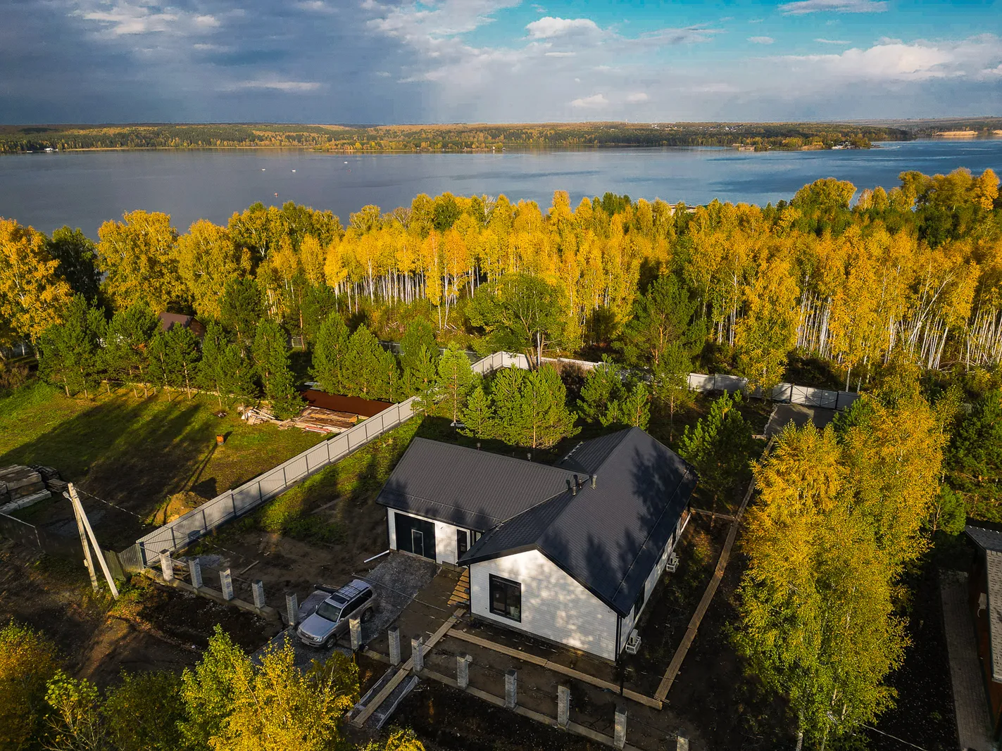 Двухэтажный дом с гаражом — фото 3